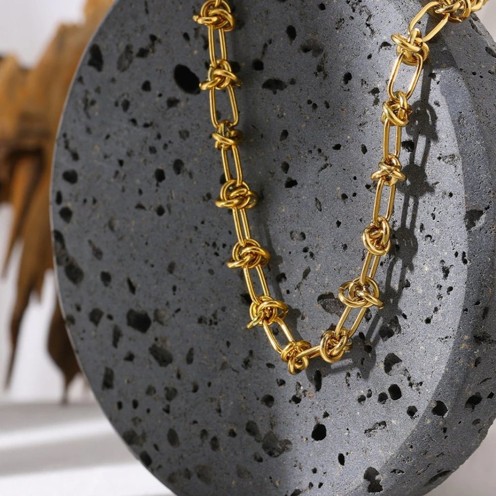 NEW 18K Gold Plated Knot Link Chain Necklace - Picture 7 of 9